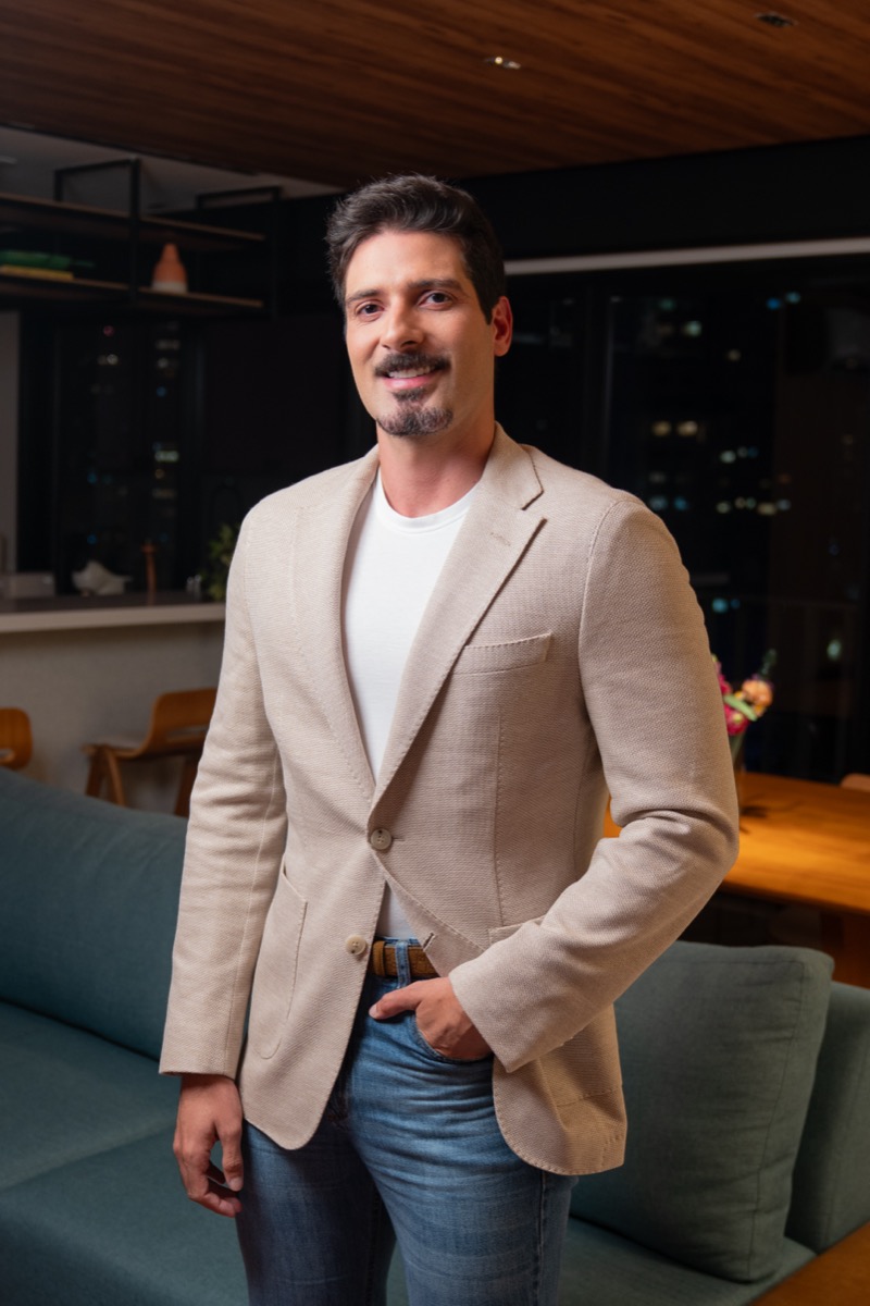 Dr. Julio Gontijo no consultório